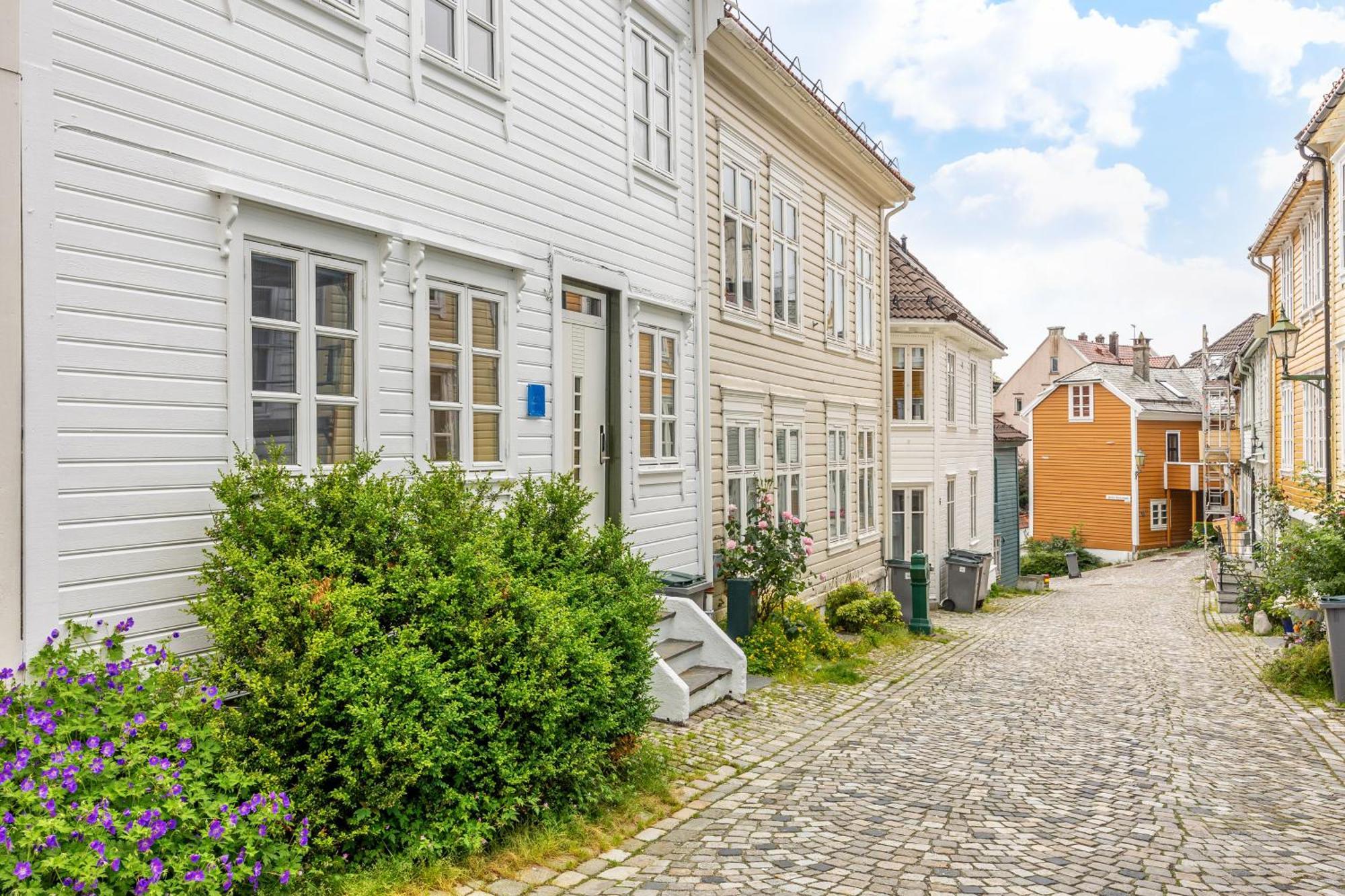 Homerentals Apartments - Behind Bryggen & Historic Cobblestone Streets - 2 Floor Renovated From February 2025 Берген Екстериор снимка